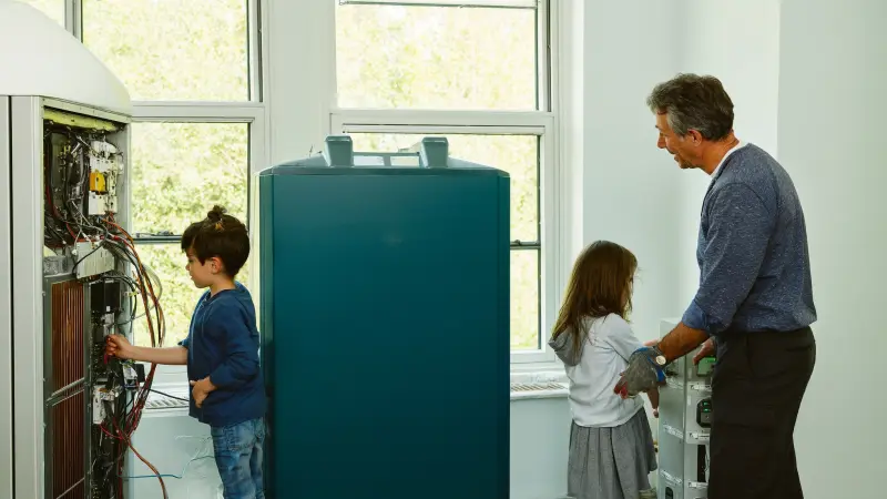 Aggregaat aansluiten zonnepanelen: risico's & eisen
