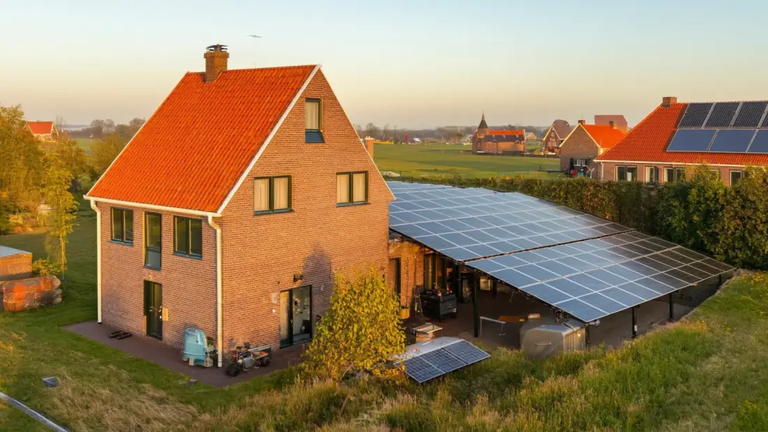 Aggregaat aansluiten op zonnepanelen en thuisbatterij