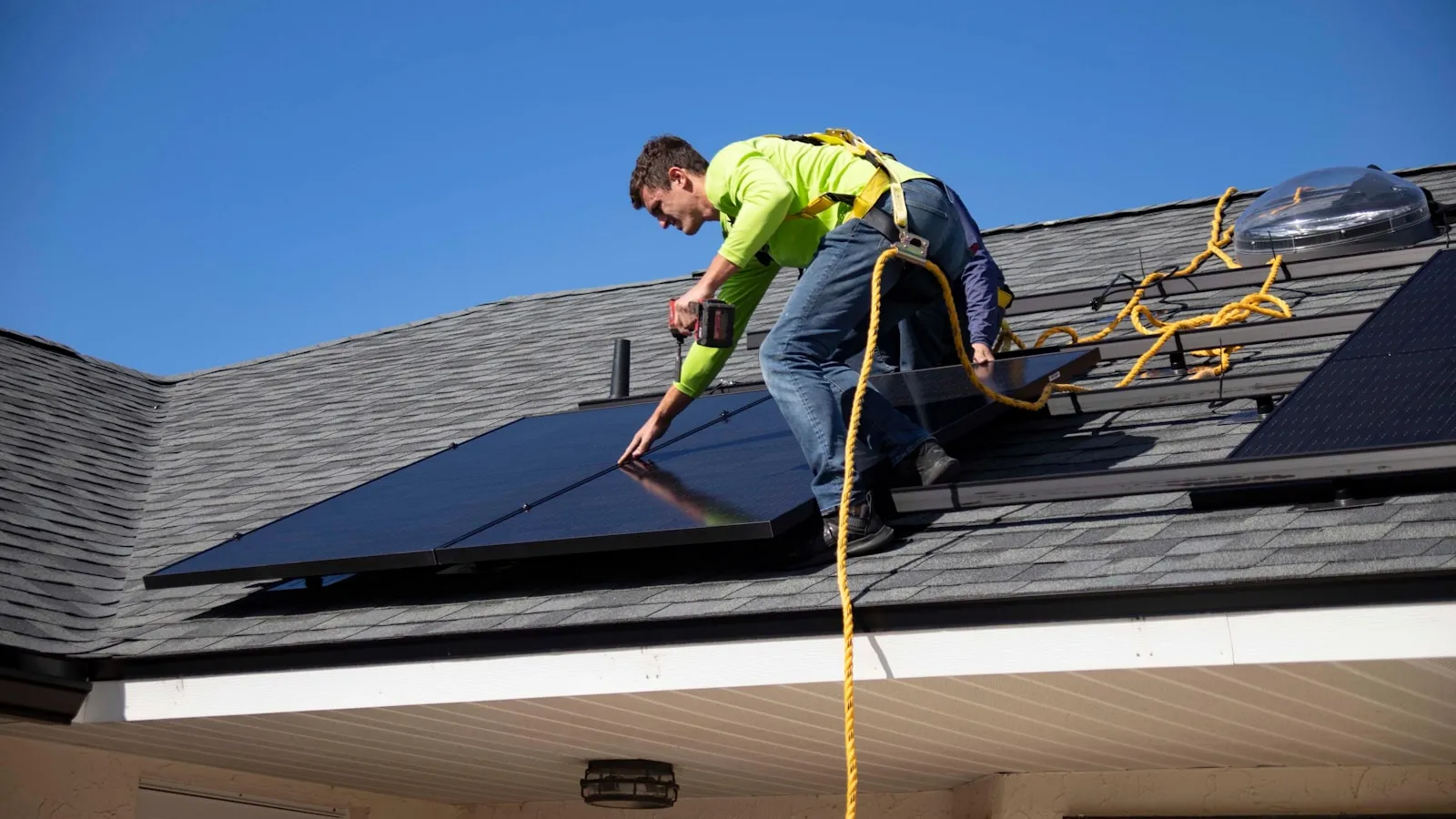 Zonnepanelen en noodstroom in Flevoland: zo werkt het